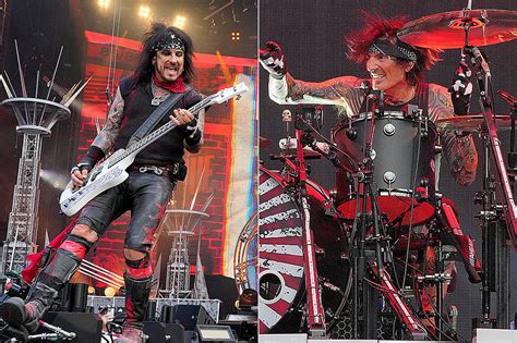 Motley Crue ‘Proud’ of Tommy Lee Playing Through His Pain