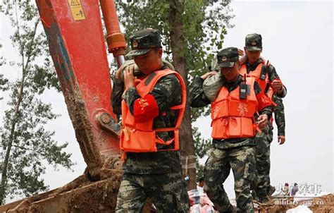 【马鞍山市解放军和武警部队官兵持续奋战抗洪抢险一线梁山任务洪峰木兰村武警安徽总队】傻大方