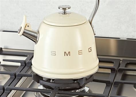 New Smeg Whistling Kettle Retro Revival