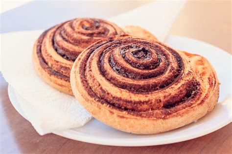 252+ Cinnamon Roll Captions to Show Off Your Baking Skills