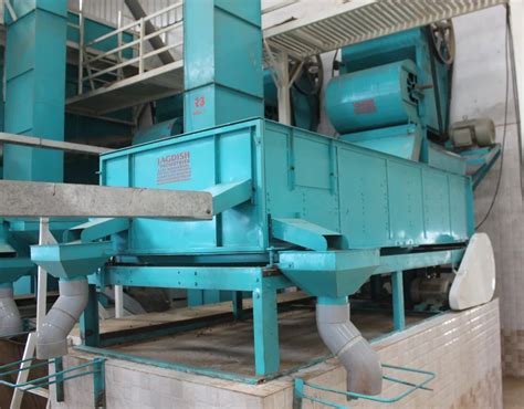 Semi Automatic Painted 1000 KPH Wheat Cleaning Machine Single Phase At