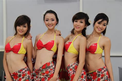 VIET AVIATION VietJetAir trình diễn bikini onboard