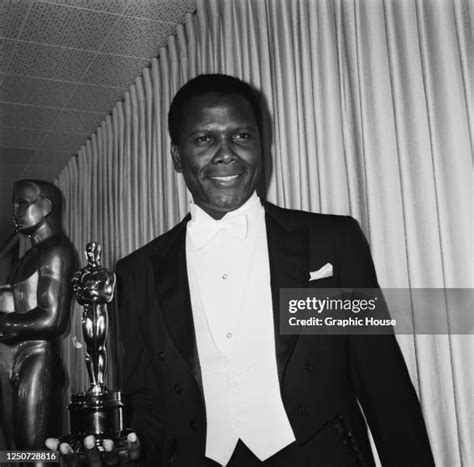 539 Sidney Poitier Oscar Photos & High Res Pictures - Getty Images