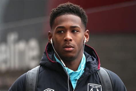 Reece Oxford arrives to complete Monchengladbach loan - Read West Ham