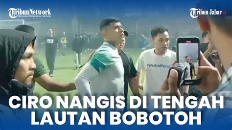 Momen Ciro Nangis Berdiam Diri Di Tengah Bobotoh Dan Berikan Jersey