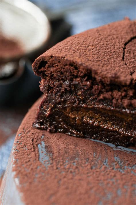 Flourless Gooey Chocolate Fudge Cake With Melted Chocolate Belula