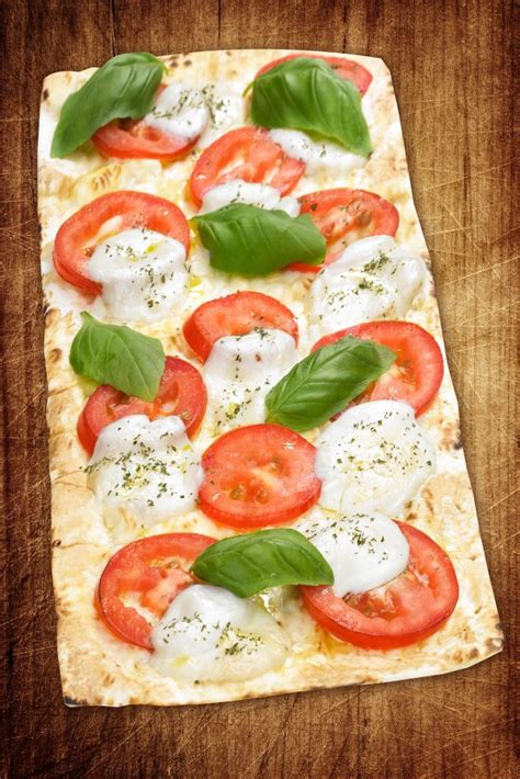 Thin Crust Margherita Flatbread Pizza Flatoutbread