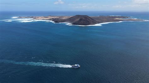 Desde Lanzarote Corralejo E Isla De Lobos Visita Autoguiada Getyourguide