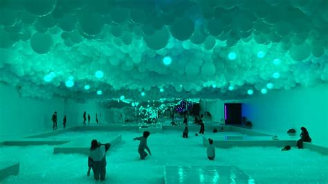 Une piscine à balles géante installée à Paris KULTT