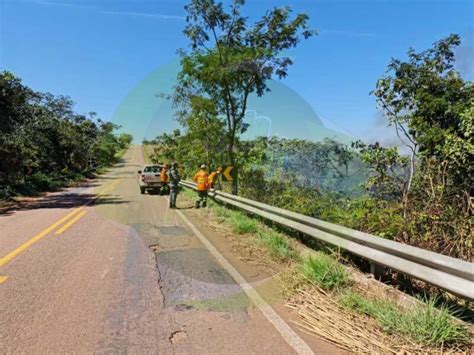 Carro Pega Fogo E Quatro Ocupantes Saem Ilesas Na Estrada De Chapada