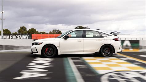 Ultimate Hot Hatch Battle 2023 Civic Type R Vs Toyota GR Corolla