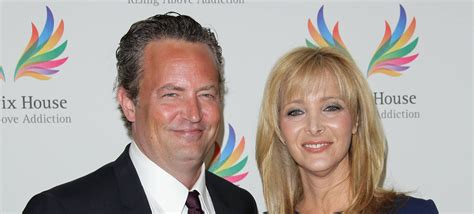 Lisa Kudrow compañera de Matthew Perry en Friends estaría pensando