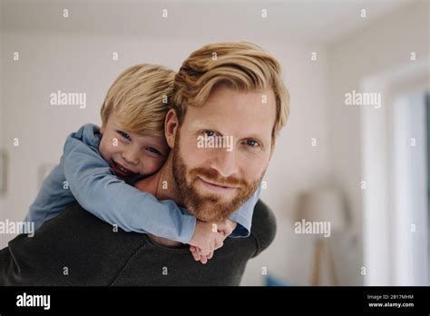 Gay daddy Fotos und Bildmaterial in hoher Auflösung Alamy