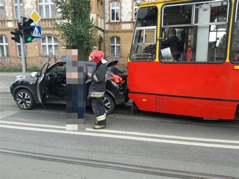 Tramwaj Zderzy Si Z Samochodem W Tarpnie Zdj Cia Grudzi Dz Nasze