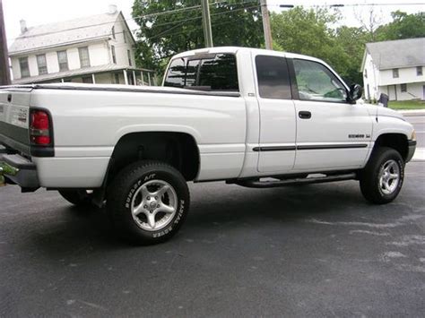 Find Used 2000 Dodge Ram 1500 Laramiesltoff Road 4 Dr 4x4 59l Auto 7200 Lb Tow Rating In