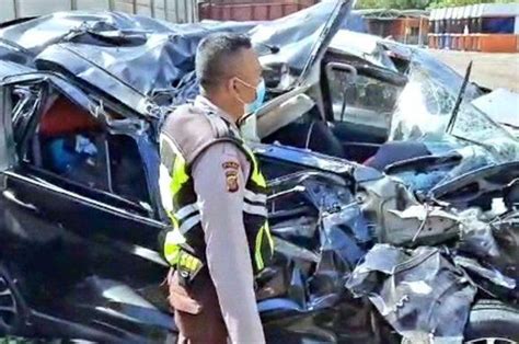 Petaka Pulang Liburan Suzuki Xl Isi Orang Hancur Lebur Di Tol