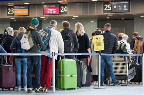 Flughafen Leipzig Bitter F R Urlauber Streik Legt Verkehr Lahm