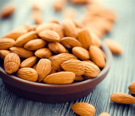 The Health Benefits and Uses of Almond Oil — Healthy Builderz