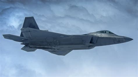 Stealth Battle Americas F 22 Raptor Vs Russias New Su 57 Who Wins