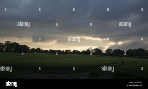 Rain clouds forming Stock Photo - Alamy