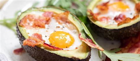 Rezept Gebackene Avocado Mit Ei Blue Cheese Und Bacon Hr Fernsehen