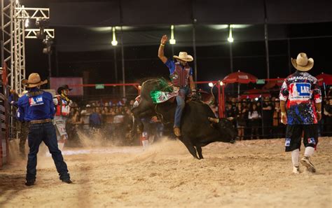 Veja quem se saiu melhor nas montarias em touros e cavalos do Ribeirão