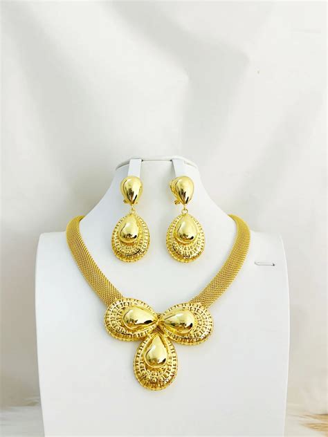 Gold Colour Plated Necklace Earring Set Beautiful Fashion Trend Sweet Romantic Party Wedding