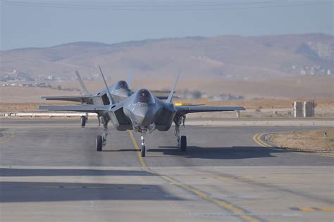 Força Aérea de Israel recebe mais três caças Adir