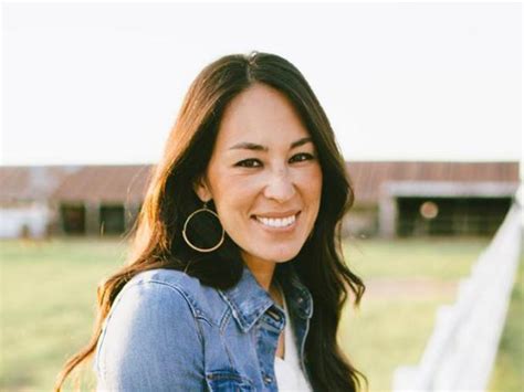 Introducing Hgtvs Fixer Upper Star Joanna Gaines Hgtvs Decorating