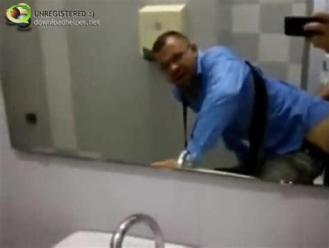 GUYS FUCK IN PUBLIC RESTROOM ThisVid