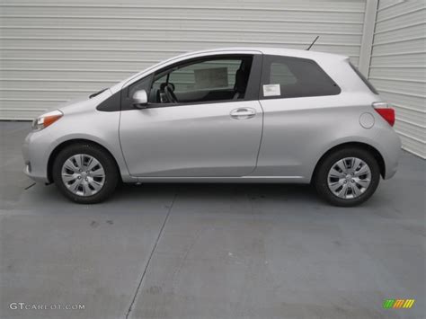 Classic Silver Metallic Toyota Yaris Le Door Photo