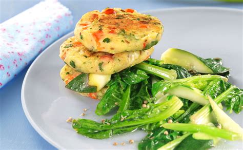 Erdäpfel Laibchen mit Zucchini und Spinat Rezept GUSTO AT