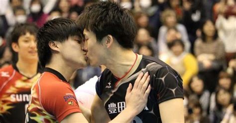 Hot boy bóng chuyền cưỡng hôn Tôi chỉ xem Yamamoto là em trai