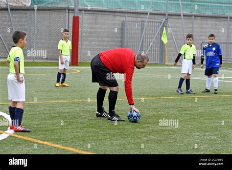 Referee Scoccare Kids Hi Res Stock Photography And Images Alamy