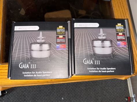 IsoAcoustics GAIA III 2x4 8 And 2x4 8 GAIA III Carpet Discs For