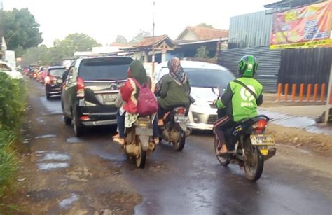 Miris Ruas Jalan Cileungsi Setu Rusak Parah Pemkab Bogor Tutup Mata