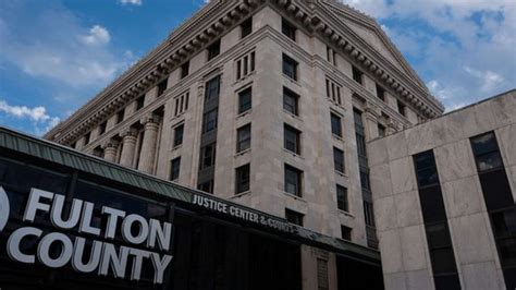 Fulton County DA investigator accidentally shoots herself at courthouse ...