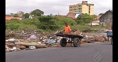 G1 Acúmulo de lixo prejudica população no bairro da Terra Firme em