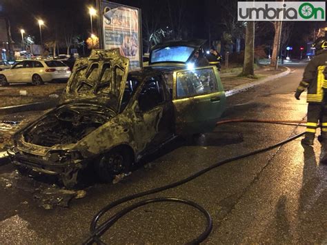 Terni Auto Distrutta Dalle Fiamme Umbriaon