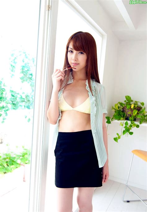 ThumbNow Japanese Babe Azusa Togashi 富樫あずさ Erotic Photo 43