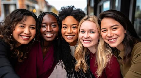 Mulheres De Diferentes Etnias E Lugares De Origem Unidas Foto Premium