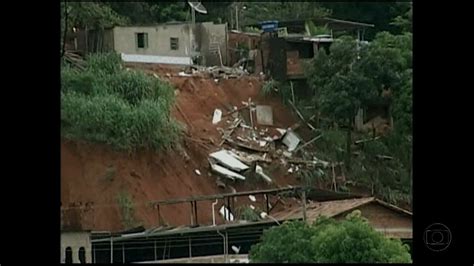 Vídeo Forte Chuva Provoca Deslizamentos De Terra E Interdita Estradas