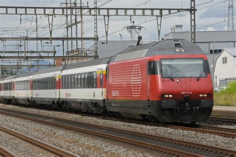 Re Durchf Hrt Den Bahnhof Rupperswil Bahnbilder De