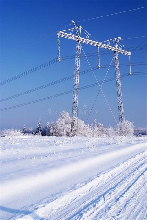 Frost Kristalle Auf Stromleitungen Stockfoto Bild von elektrizität