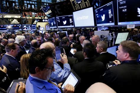 Dow Hits Record High But U S Stocks Seen Flatlining Upi