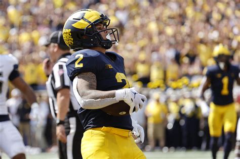 Michigan football running back projected as a top 20 NFL Draft pick