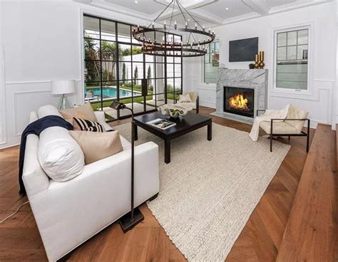 Có gì ở biệt thự sang trọng của quả bom sex Margot Robbie