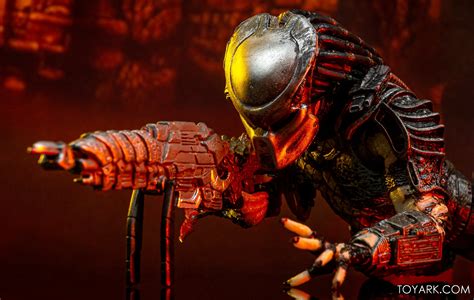 Predator 2 Scout Predator Ultimate Figure By NECA Toyark Photo