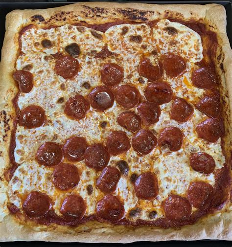 Homemade pizza! Real mozzarella cheese and pepperoni. Crust came out great! : r/TodayIAte