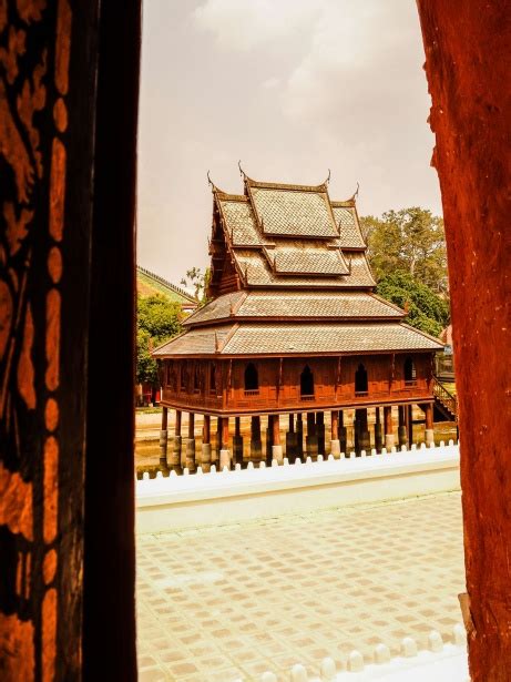 Wat Thung Si Muang I In Ubon Ratchathani Free Stock Photo Public